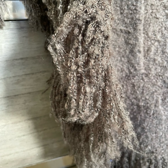 Alyafoi Sweater - Picture 7 of 16